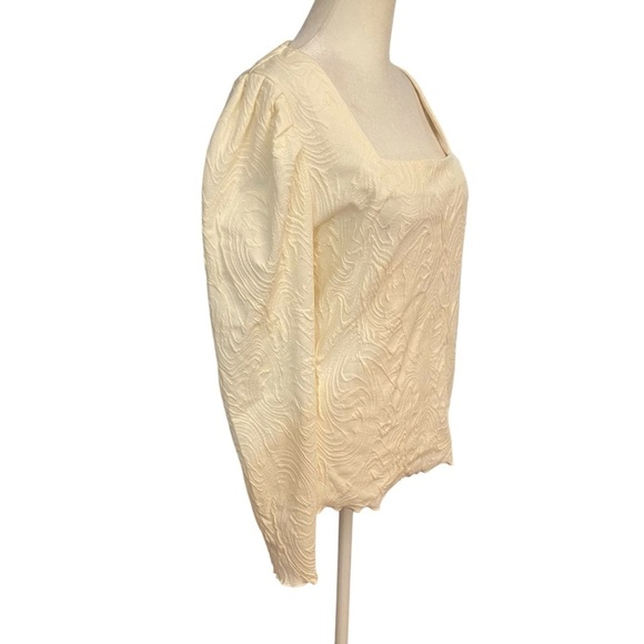 Cyrus Ladies Long Sleeve Pullover Blouse Size Medium Cream Textured Stretch - Picture 4 of 9